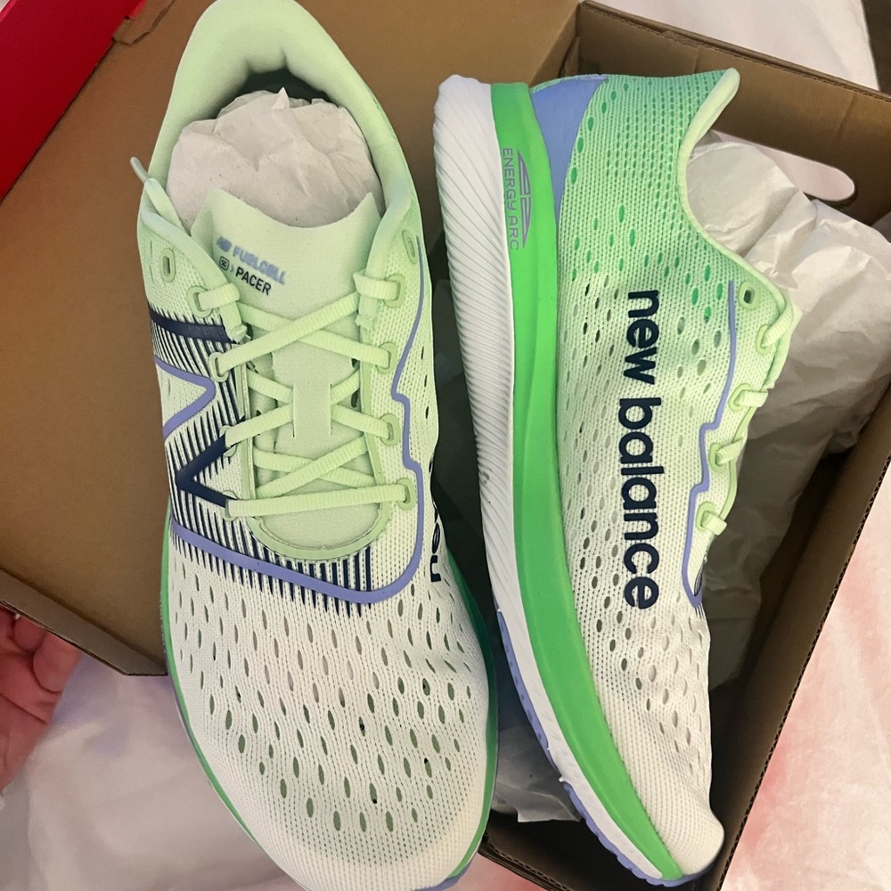 New Balance women’s fuel cell pacer size 9